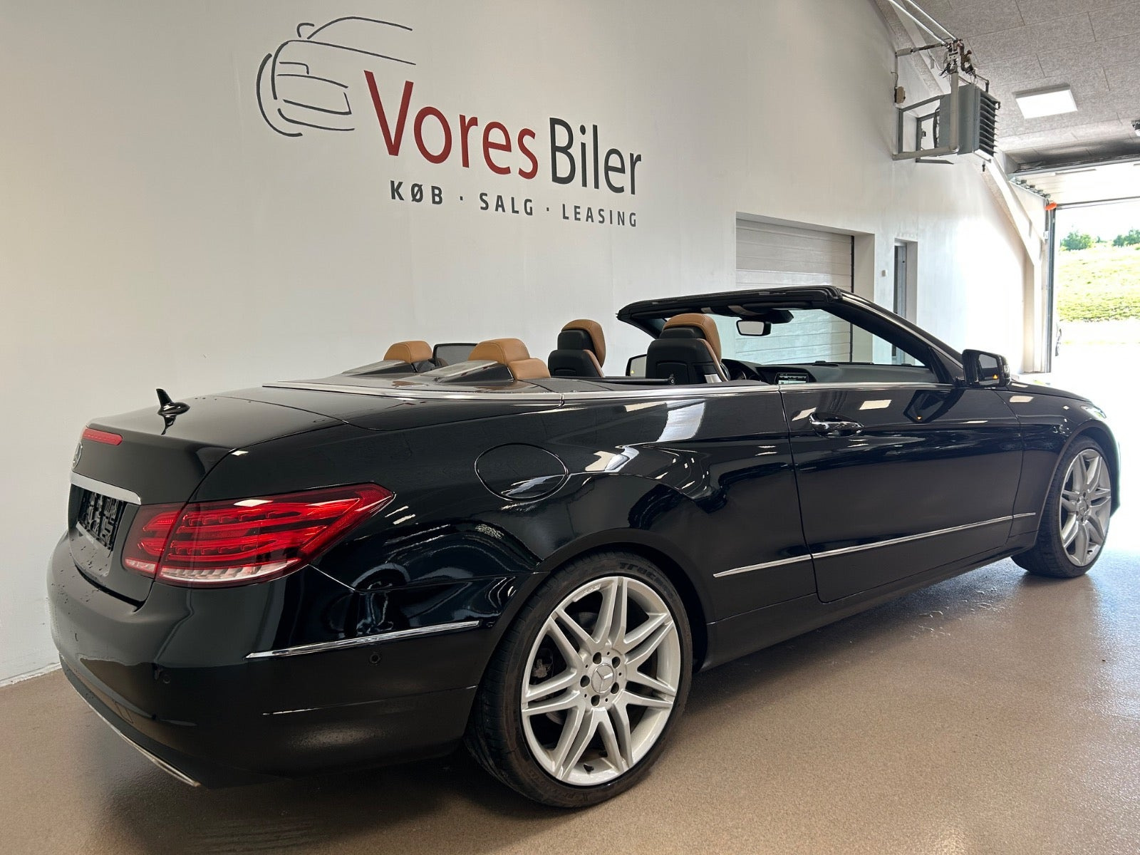 Sort Mercedes E400 fra 2014