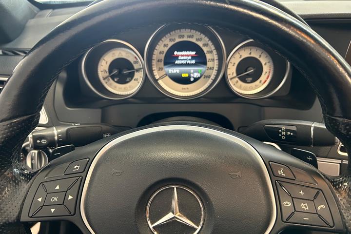 Sort Mercedes E400 fra 2014