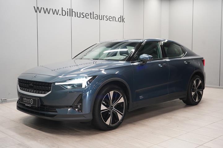 Blå Polestar 2 fra 2023 set udefra