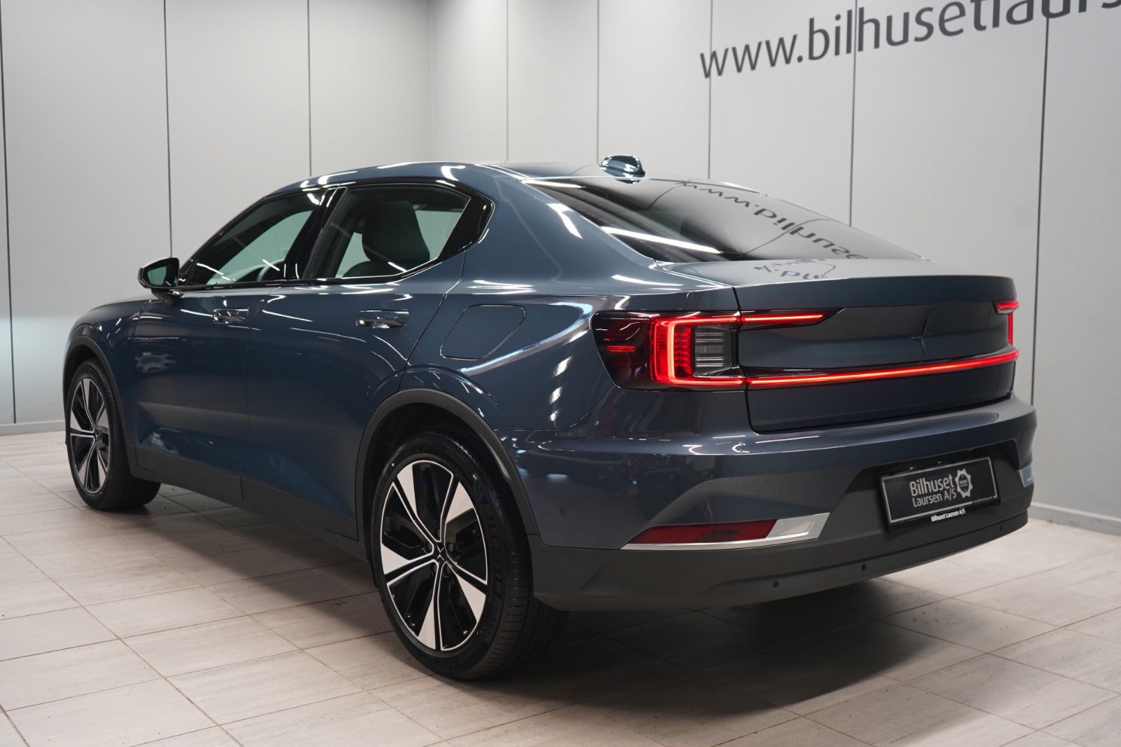 Blå Polestar 2 fra 2023