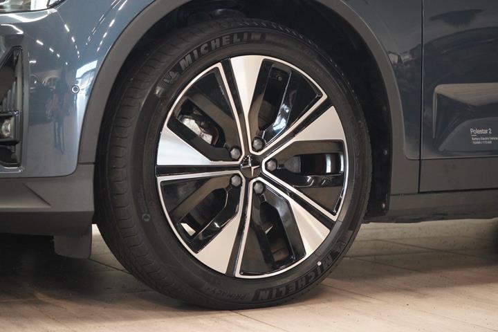 Blå Polestar 2 fra 2023