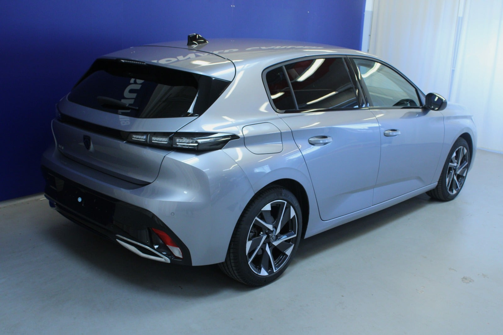 Sølv Peugeot 308 fra 2023