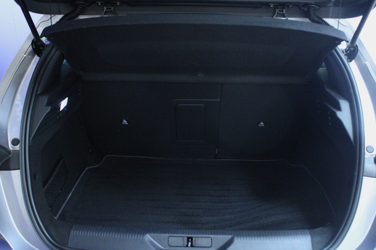 Sølv Peugeot 308 fra 2023