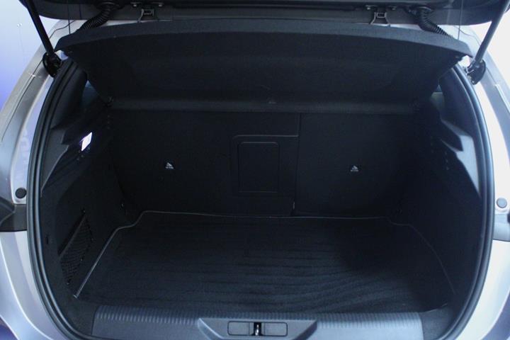 Sølv Peugeot 308 fra 2023