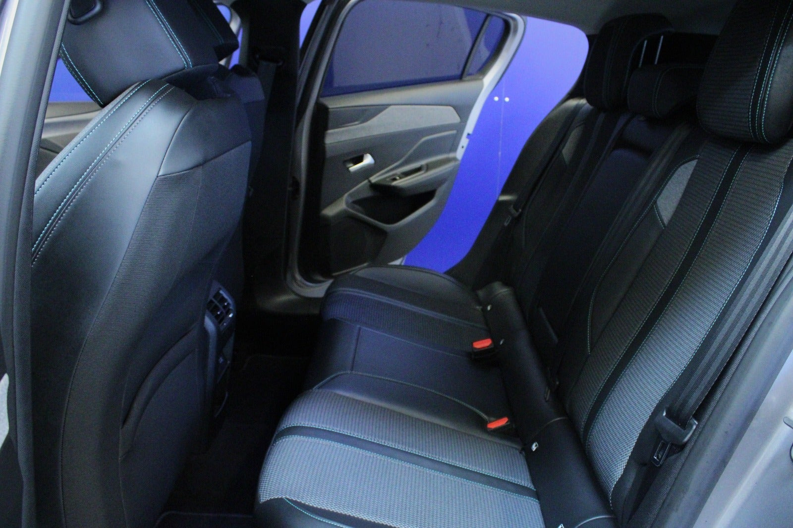 Sølv Peugeot 308 fra 2023