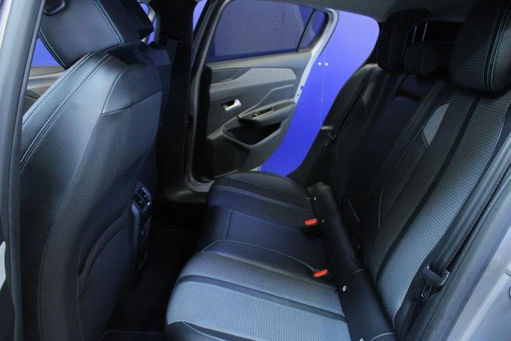 Sølv Peugeot 308 fra 2023