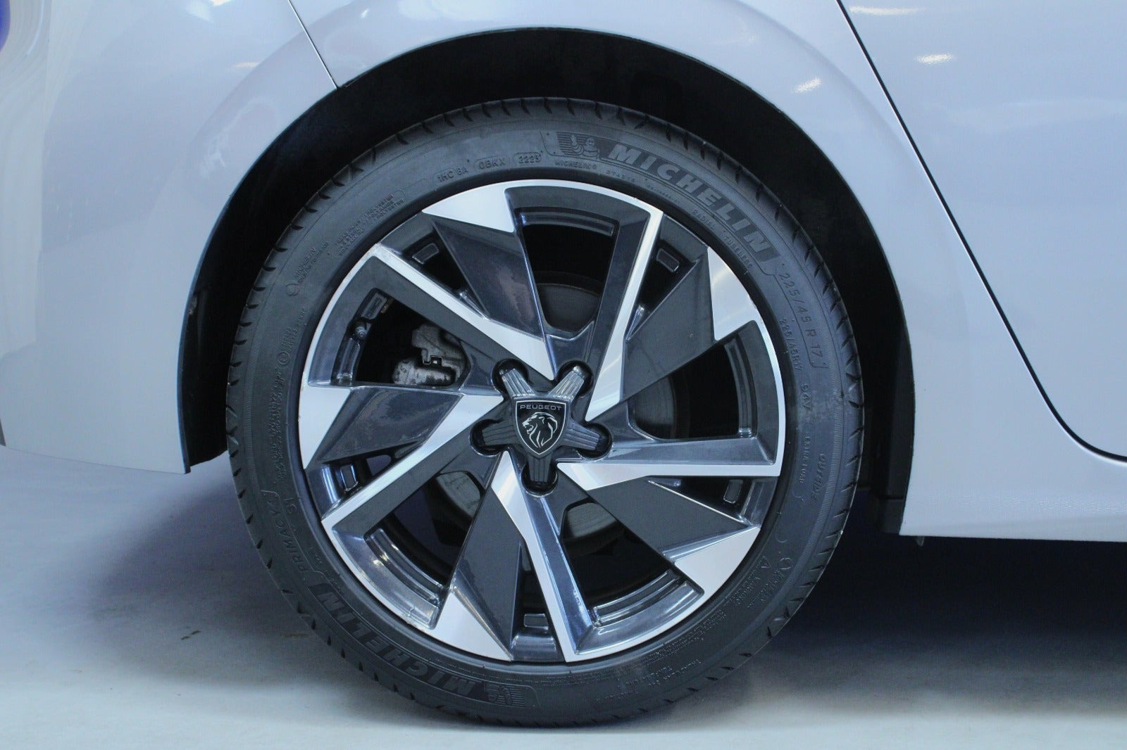 Sølv Peugeot 308 fra 2023