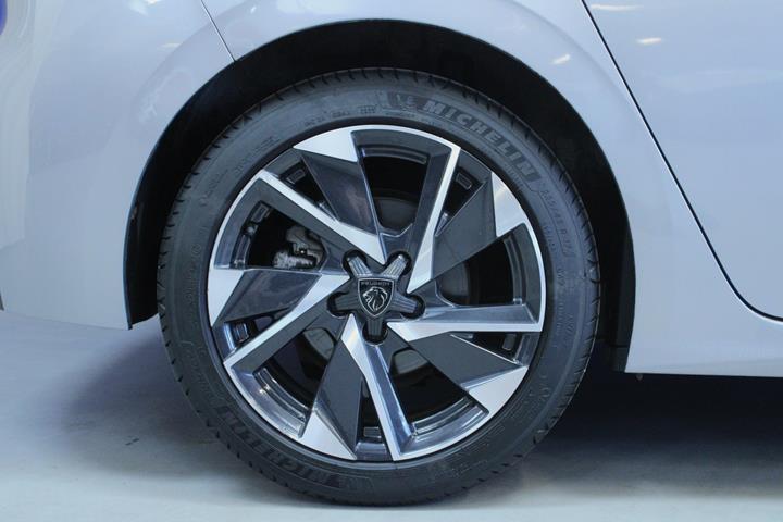 Sølv Peugeot 308 fra 2023
