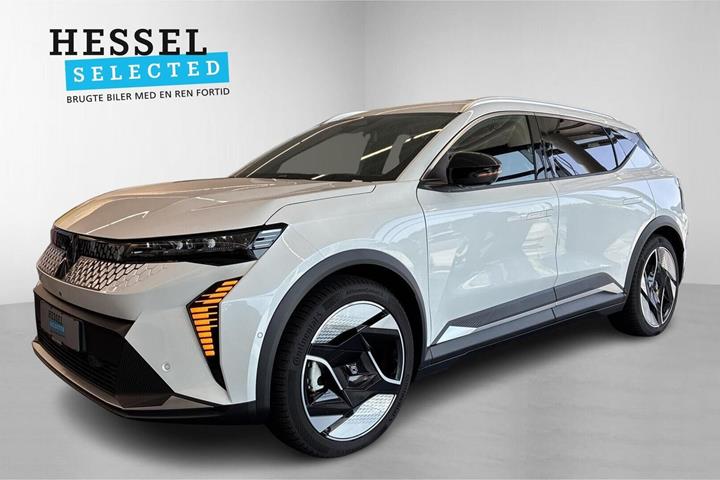Hvid Renault Scenic E-Tech fra 2025 set udefra