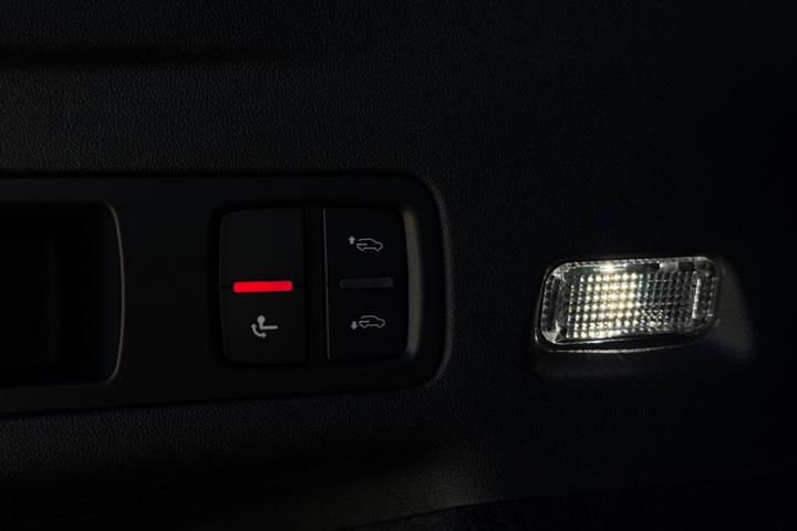 Hvid Audi Q6 e-tron fra 2025