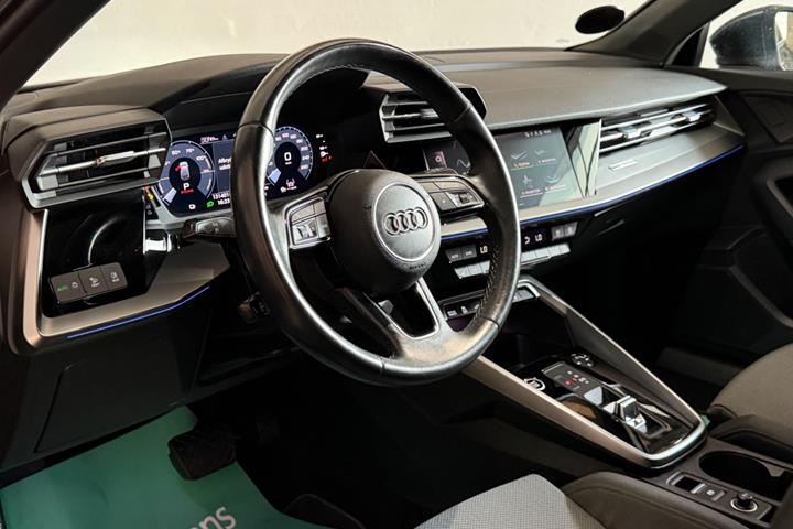 Grå Audi A3 fra 2022