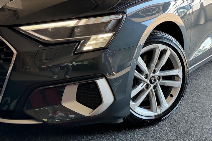Grå Audi A3 fra 2022