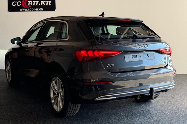 Grå Audi A3 fra 2022