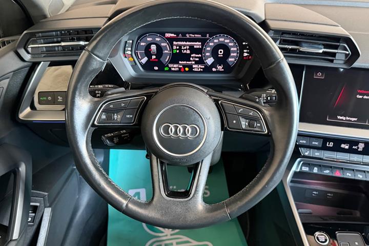Grå Audi A3 fra 2022