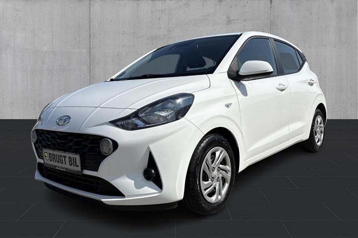 Hvid Hyundai i10 fra 2021 set udefra