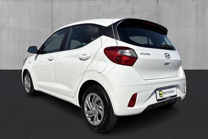 Hvid Hyundai i10 fra 2021