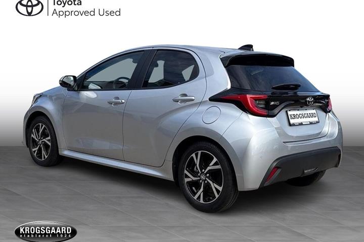 Sølv Toyota Yaris fra 2025