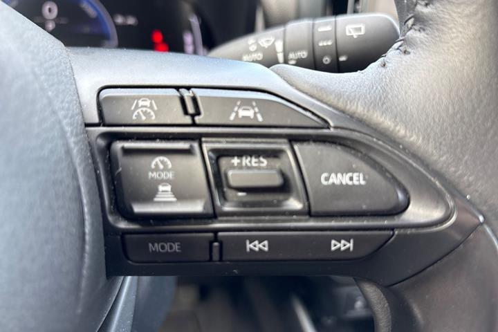 Sølv Toyota Yaris fra 2025