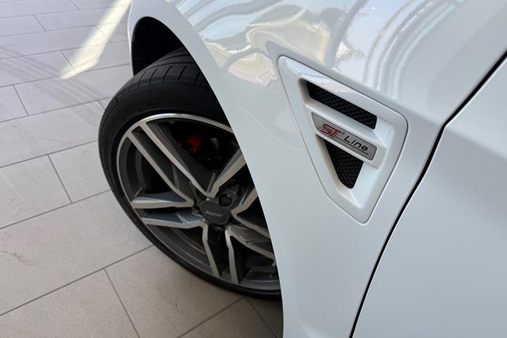 Hvid Ford S-MAX fra 2022