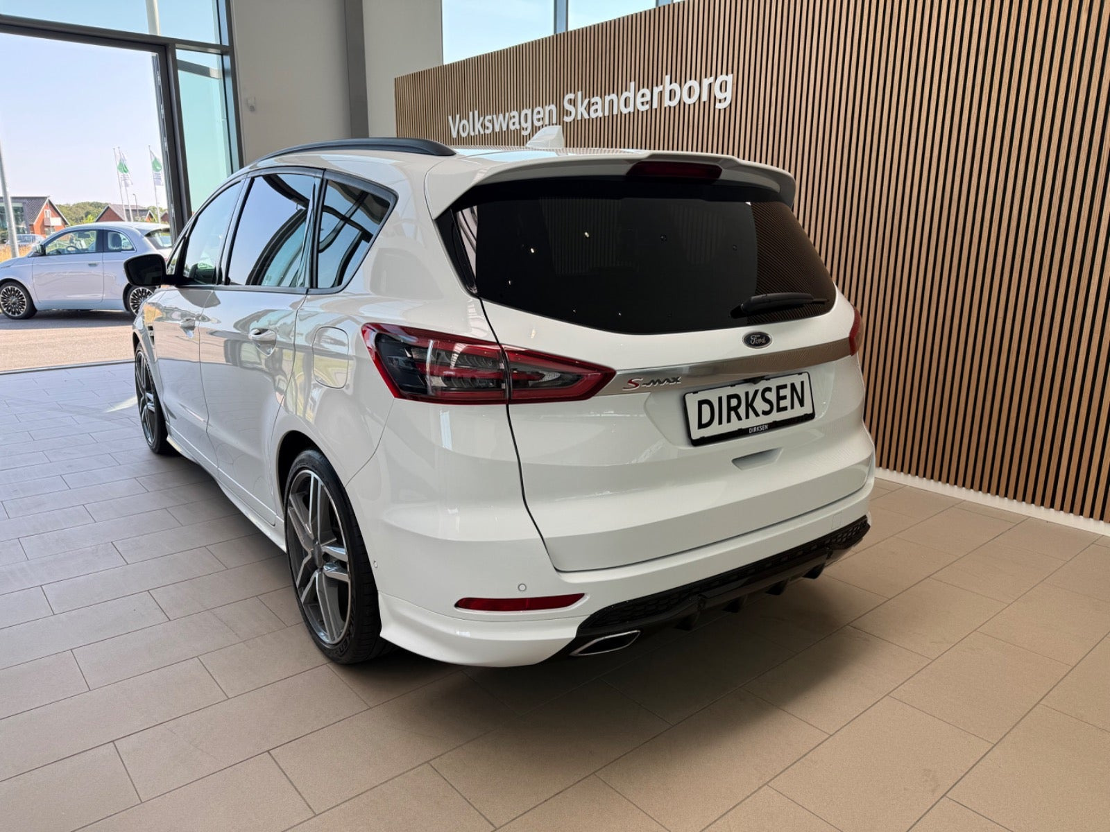 Hvid Ford S-MAX fra 2022
