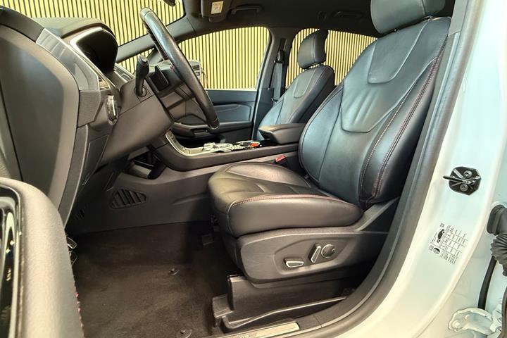 Hvid Ford S-MAX fra 2022