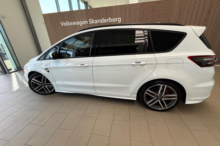 Hvid Ford S-MAX fra 2022