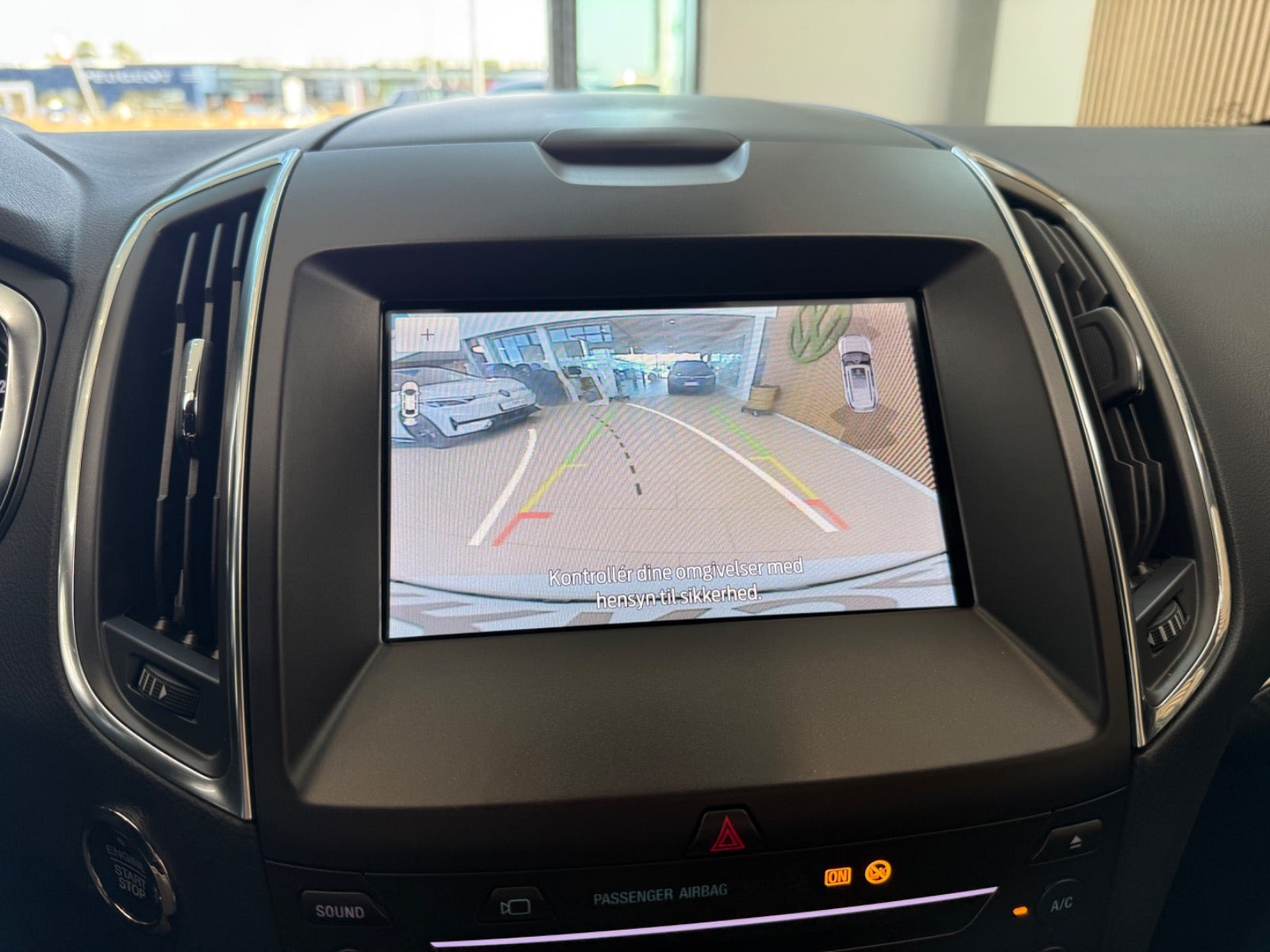 Hvid Ford S-MAX fra 2022