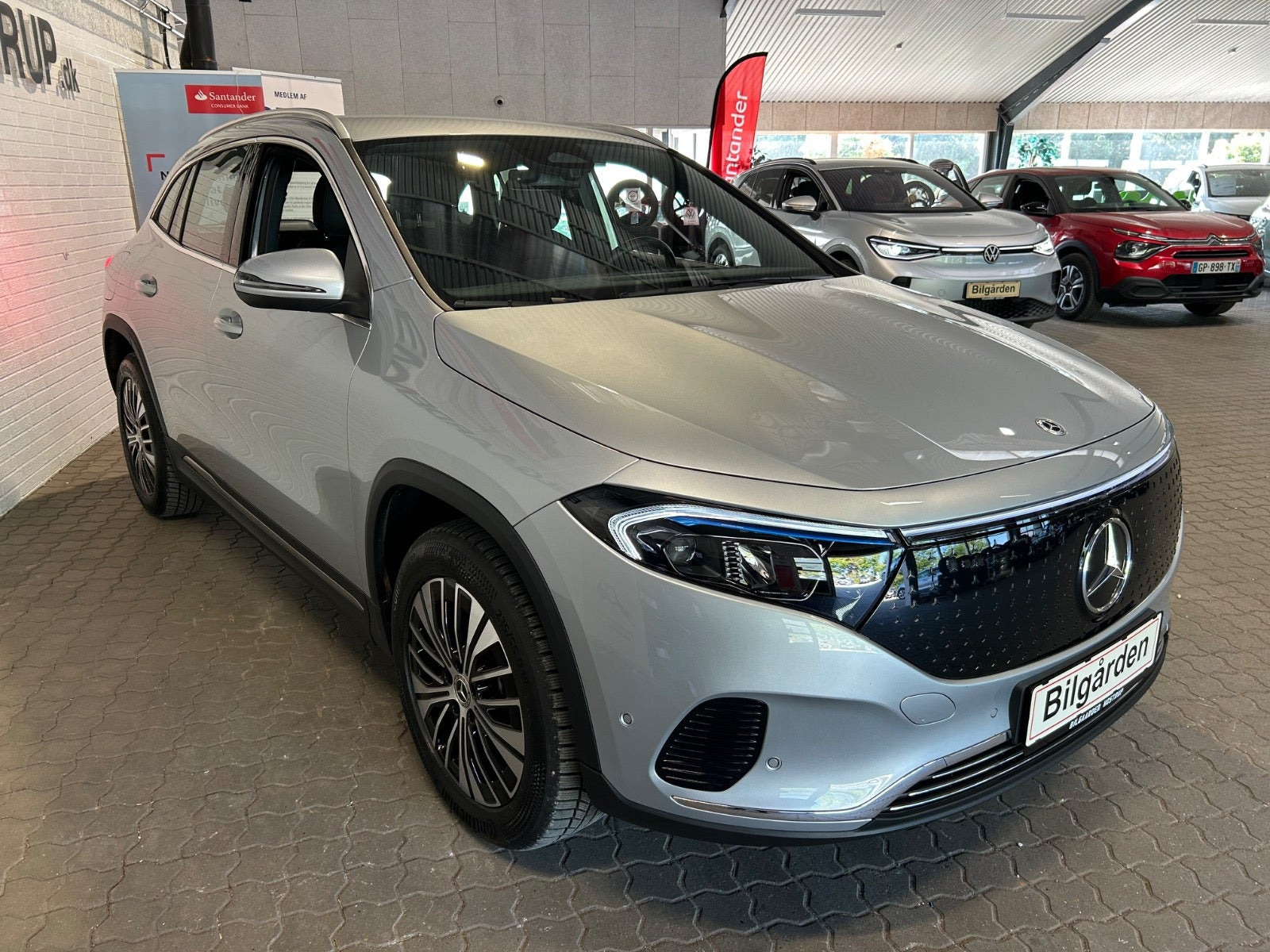 Sølv Mercedes EQA250+ fra 2024
