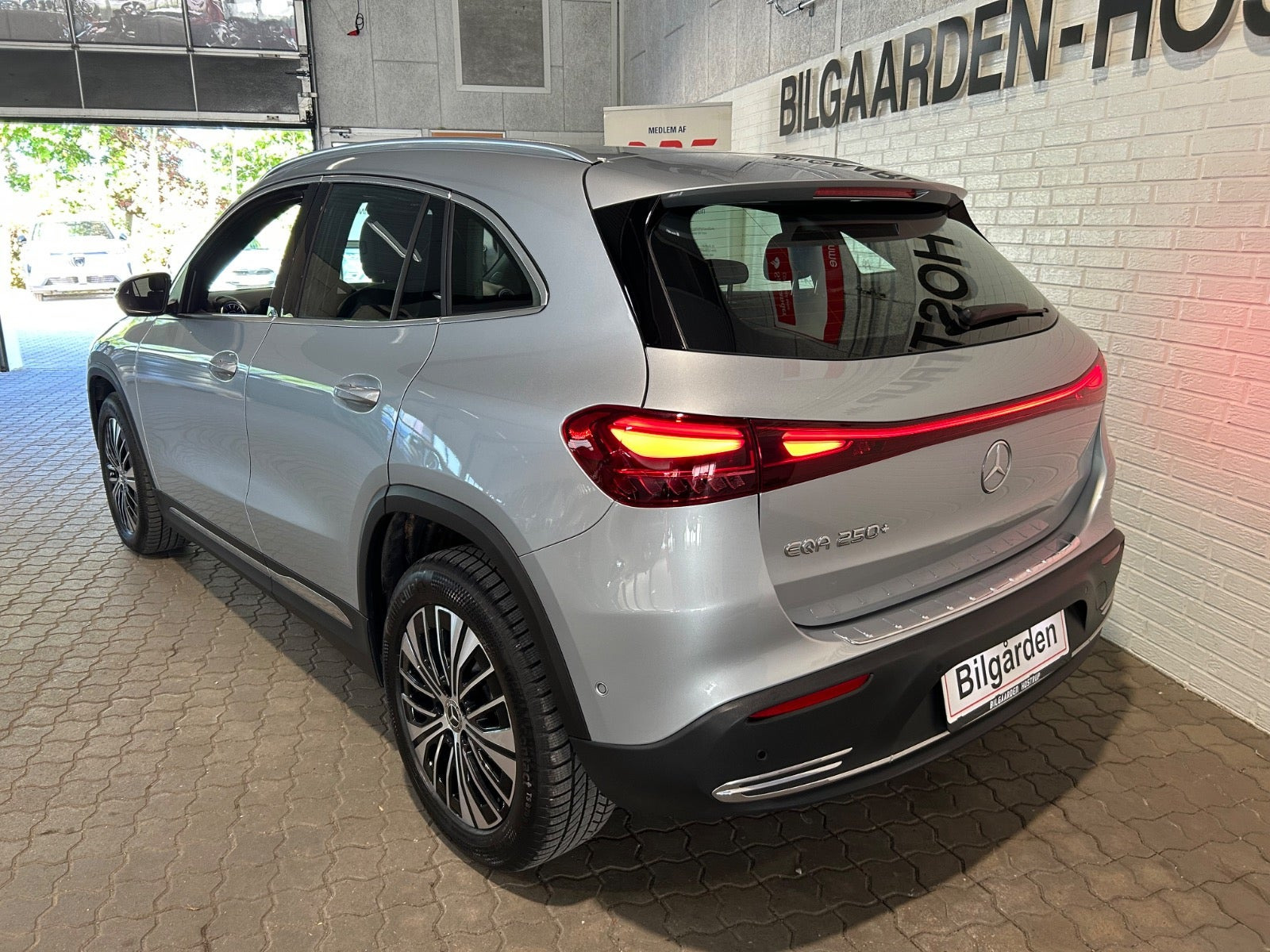 Sølv Mercedes EQA250+ fra 2024