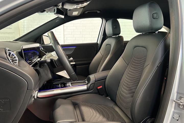 Sølv Mercedes EQA250+ fra 2024
