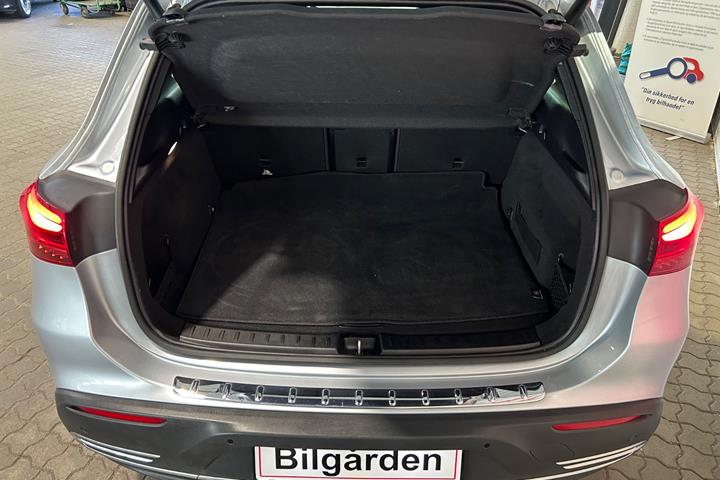 Sølv Mercedes EQA250+ fra 2024