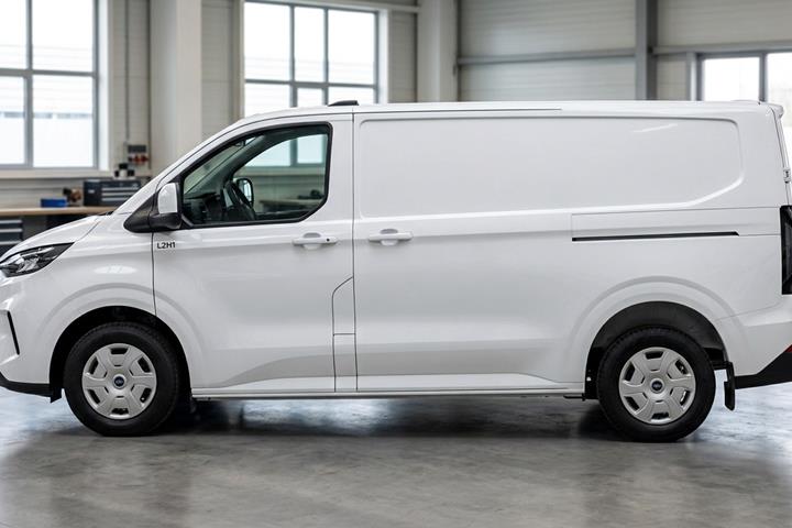 Hvid Ford E-Transit Custom 340 L2 fra 2026