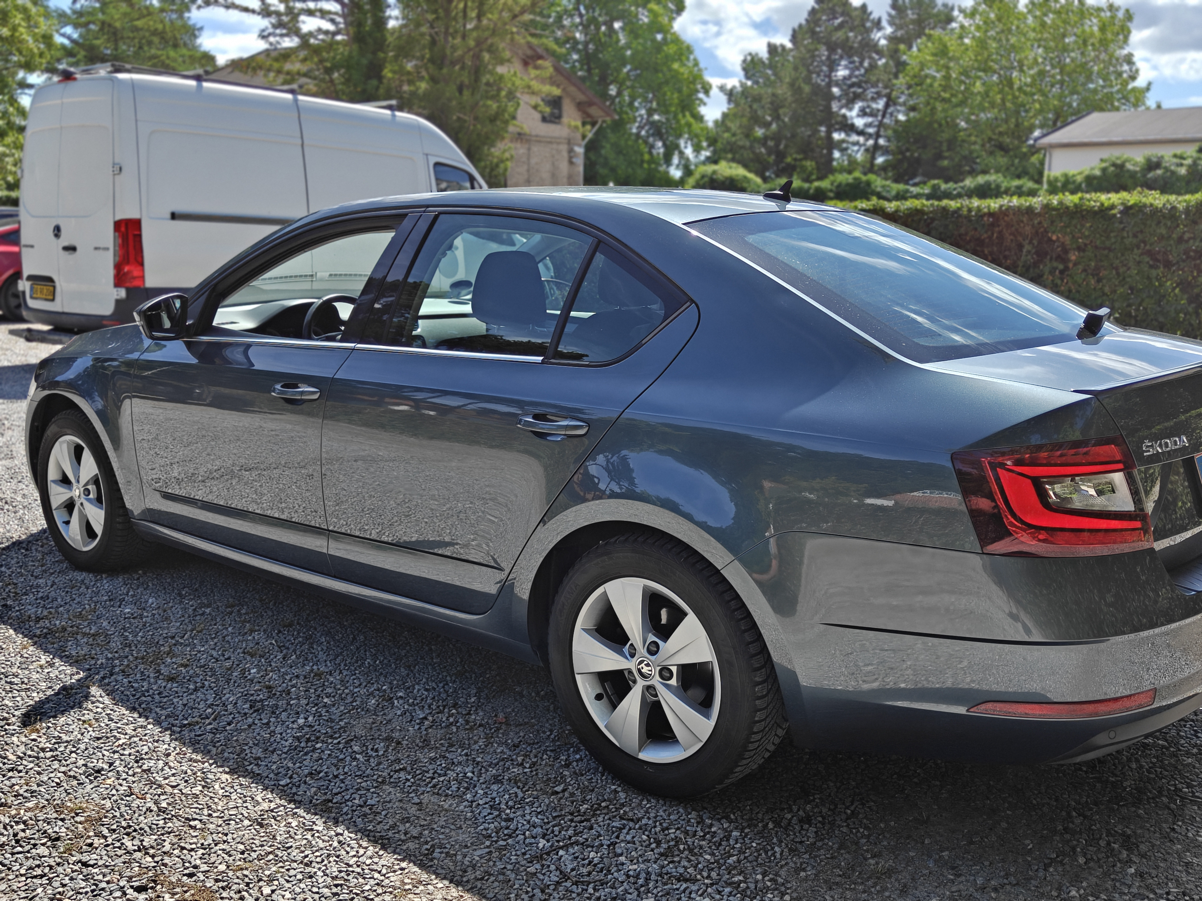 Grå Skoda Octavia fra 2018