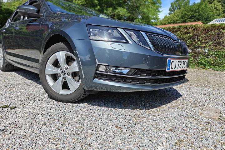 Grå Skoda Octavia fra 2018