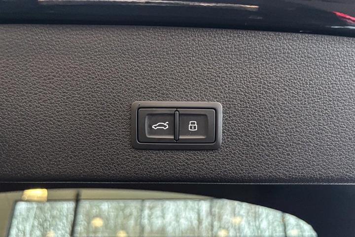 undefined Audi Q8 e-tron fra 2025