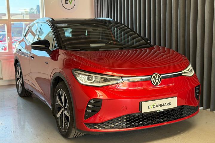 Rød VW ID.4 fra 2023 set udefra