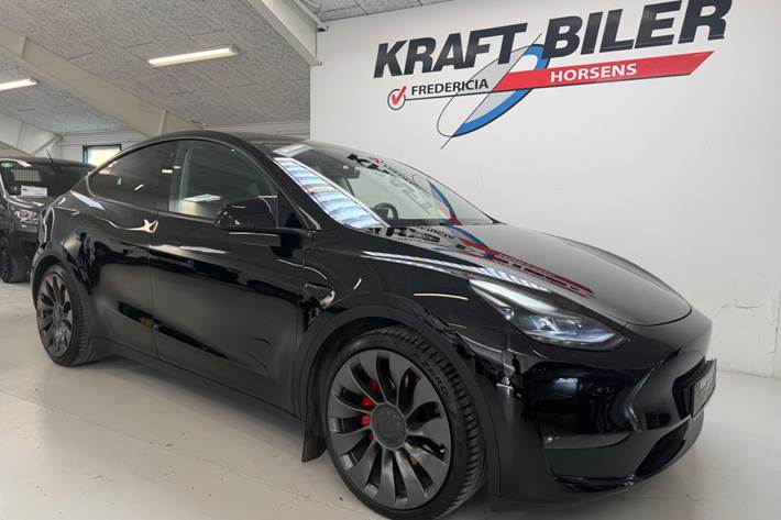 Sort Tesla Model Y fra 2023