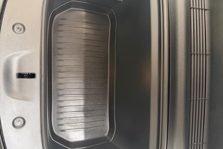 Sort Tesla Model Y fra 2023