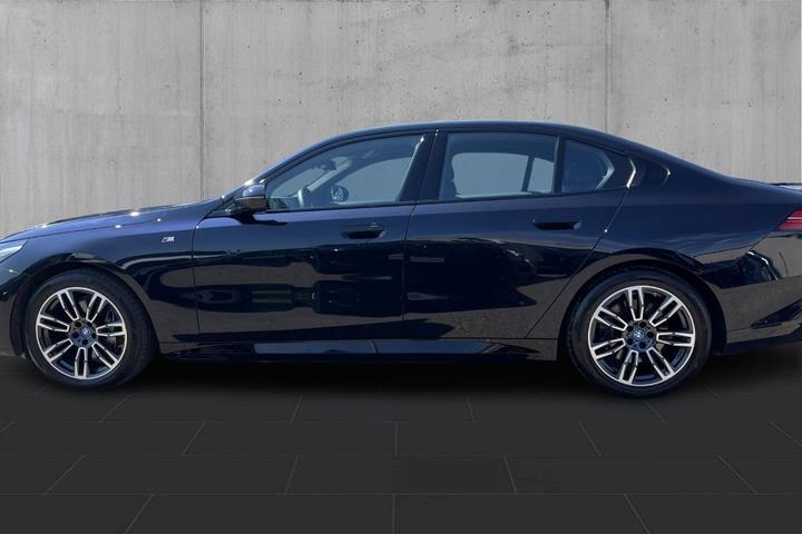 Sort BMW i5 fra 2024