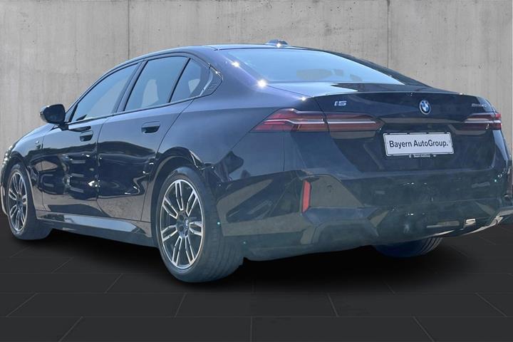 Sort BMW i5 fra 2024