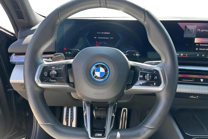 Sort BMW i5 fra 2024