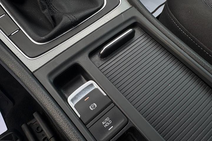 Grøn VW Golf VII fra 2014