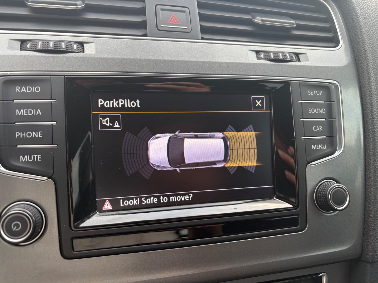 Grøn VW Golf VII fra 2014