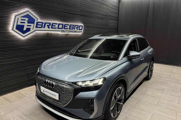 Blå Audi Q4 e-tron fra 2022 set udefra