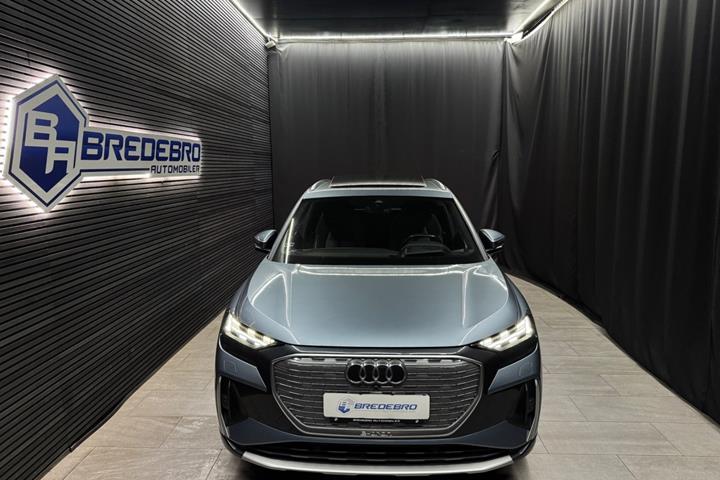 Blå Audi Q4 e-tron fra 2022