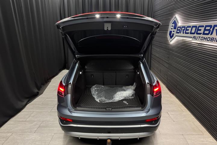 Blå Audi Q4 e-tron fra 2022