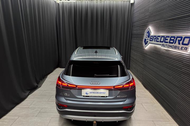 Blå Audi Q4 e-tron fra 2022