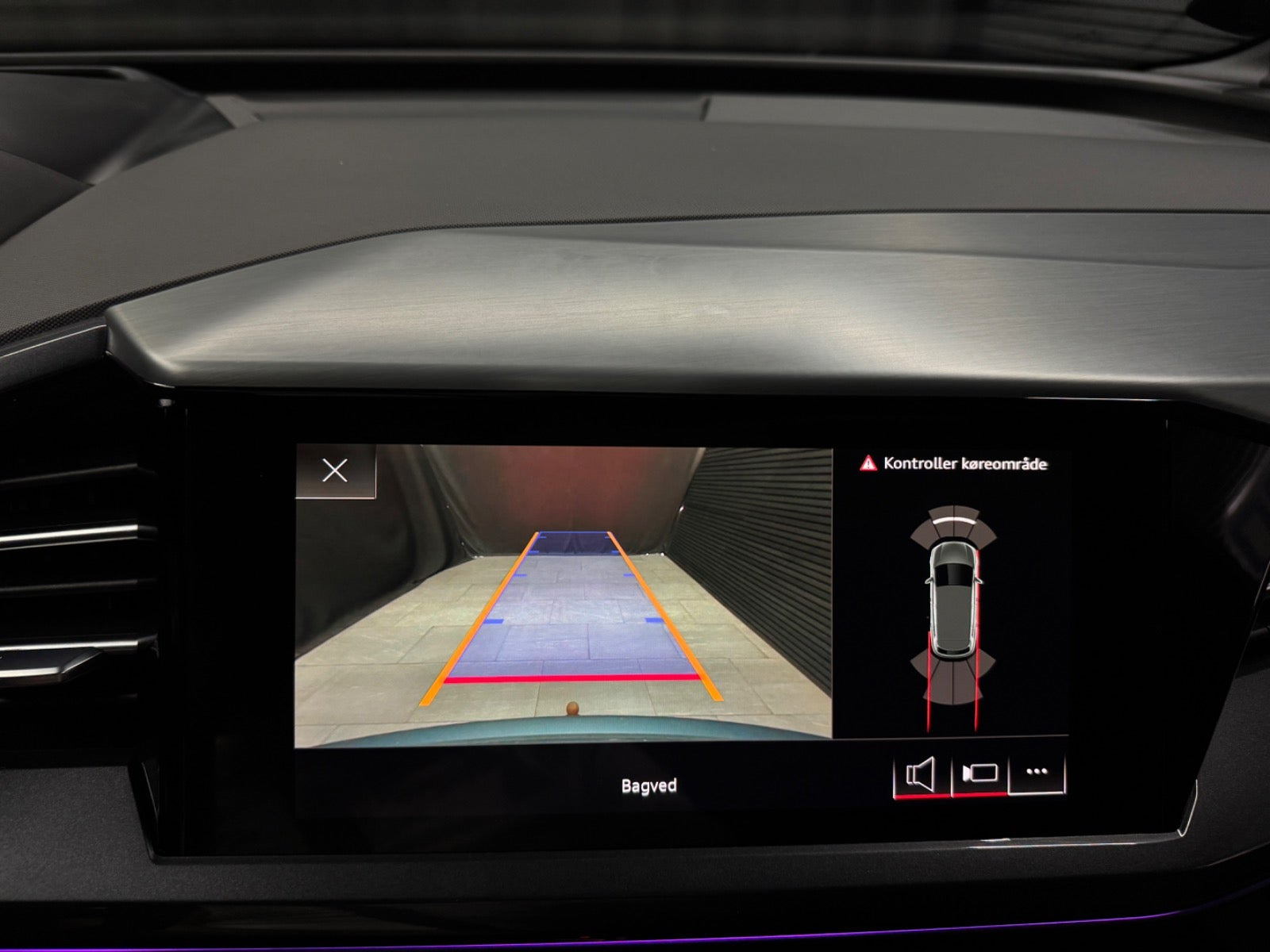 Blå Audi Q4 e-tron fra 2022