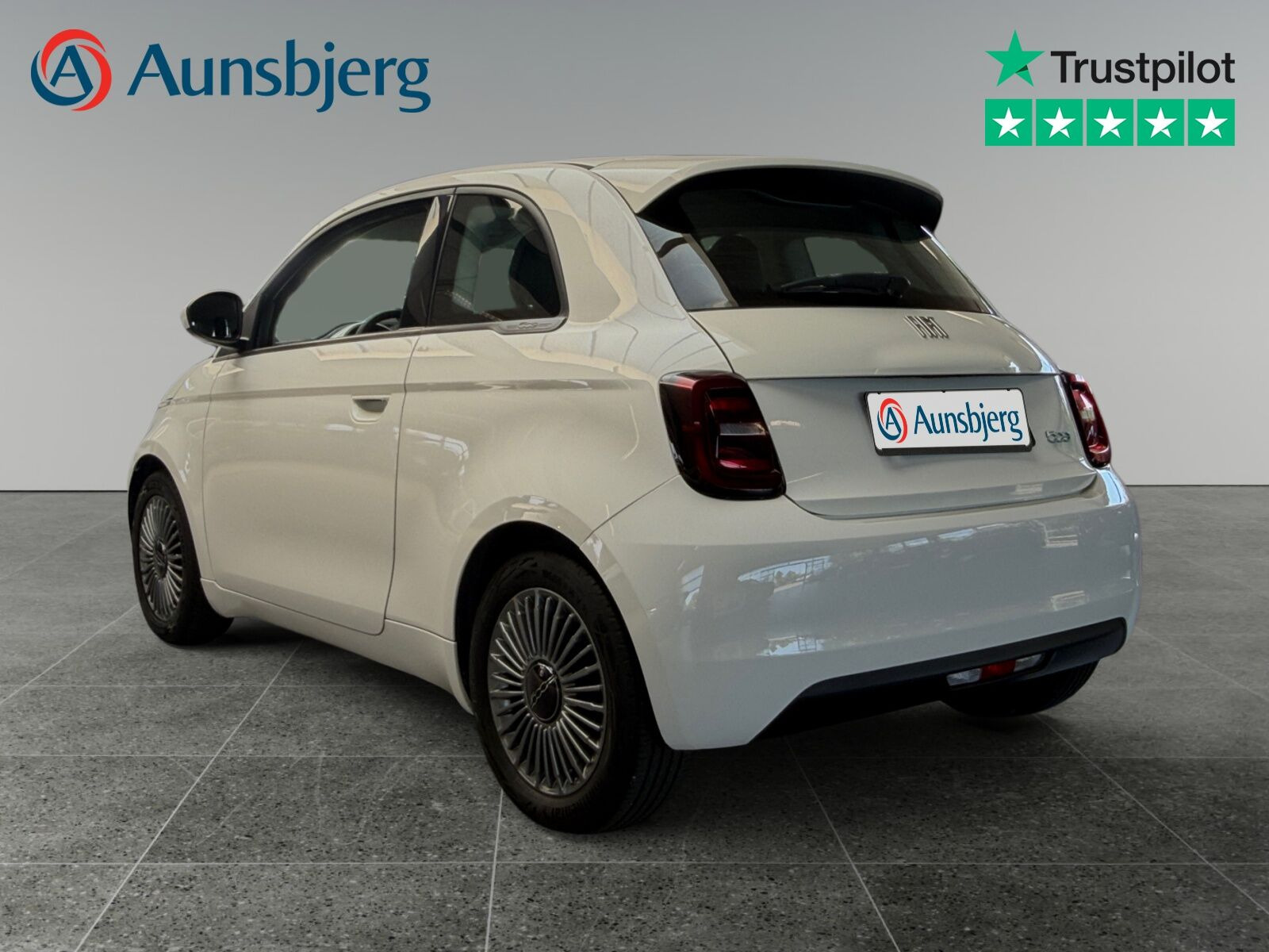 Hvid Fiat 500e fra 2022