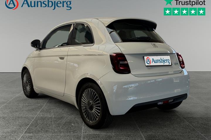 Hvid Fiat 500e fra 2022